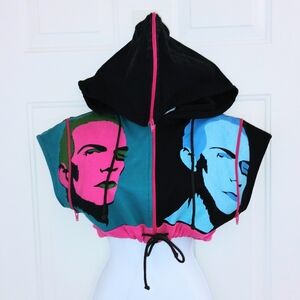 Rare Ravell Graphic Crop Top Hoodie